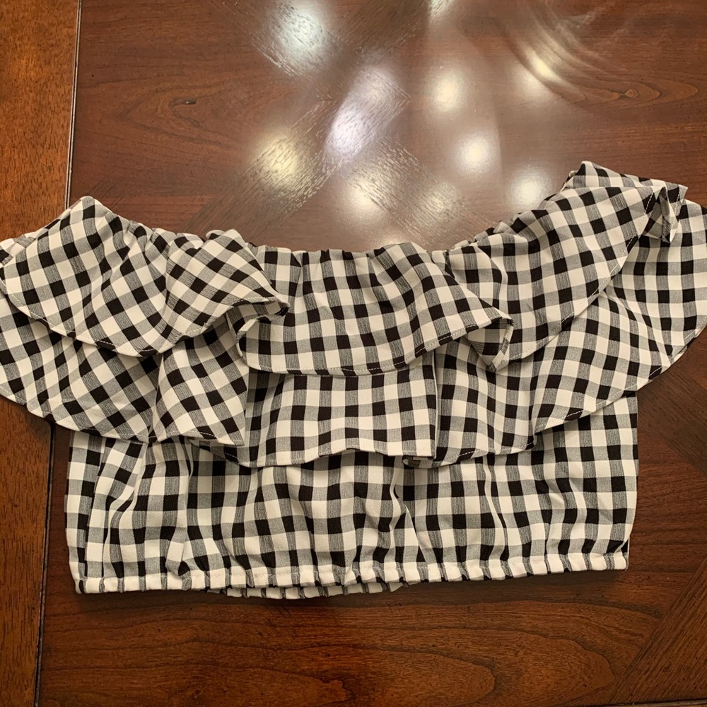 Dress Code Ruffled Crop Top, Elastic Top & Bottom - Picture 3 of 4